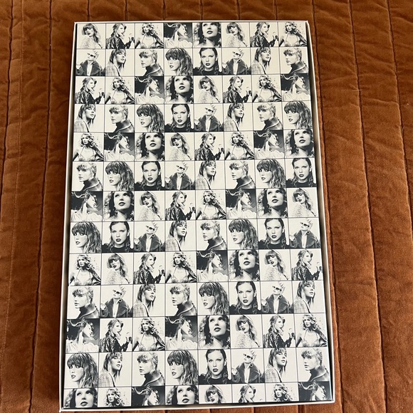 The Eras Tour VIP box bundle - INCOMPLETE - Picture 2 of 7